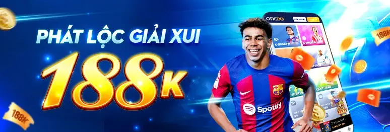 Người chơi đang quản lý chip cược trên bàn Tài Xỉu online một cách cẩn thận